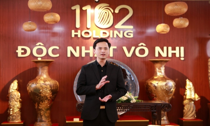 Artist Thành Gốm Việt hướng dẫn bà con nông dân bán hàng trên nền tảng số