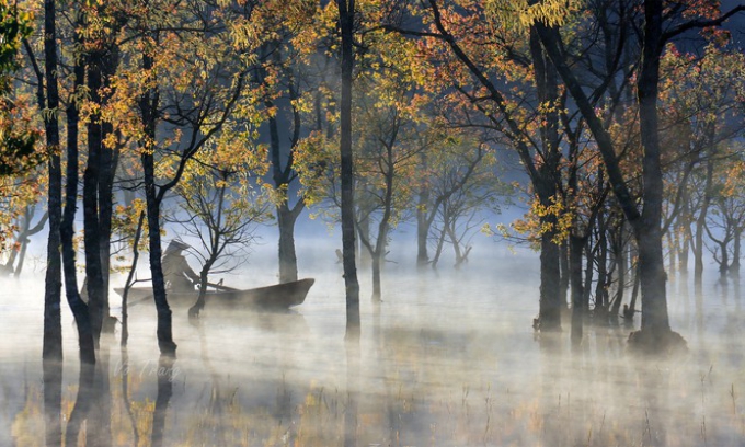Người trẻ phát ‘sốt’ với du lịch tại chỗ: Săn mây, ngắm lá phong