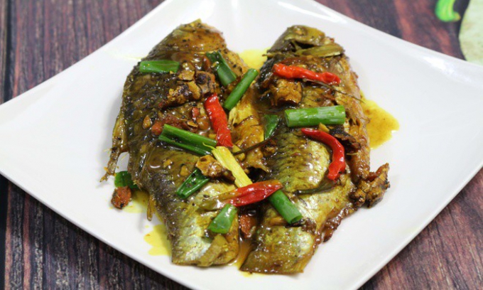 Nhớ món cá diếc kho nghệ của mẹ
