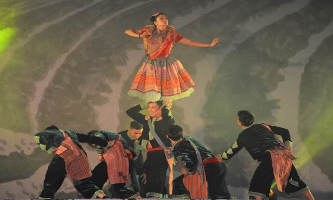 Rộn vang lời ca, điệu múa giữa núi rừng Việt Bắc