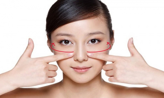 Xoa bóp vùng mặt tăng cường độ ẩm cho da